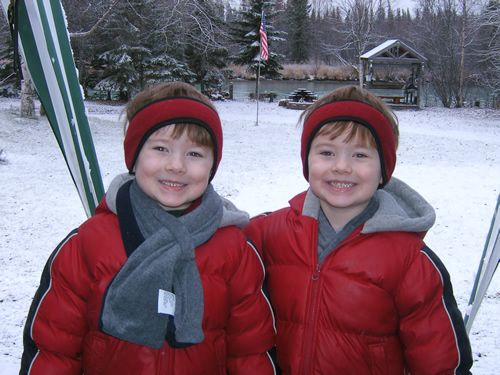 Taylor & Cooper enjoying the first snow of 2006